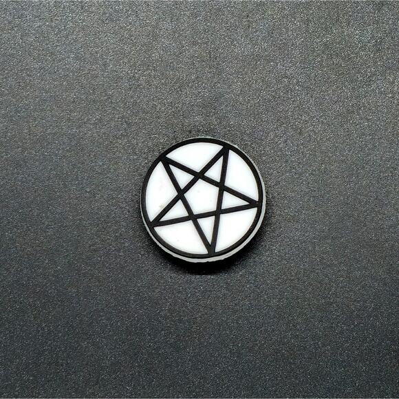 (5/$15) Pentagram Croc Charm - Picture 1 of 2